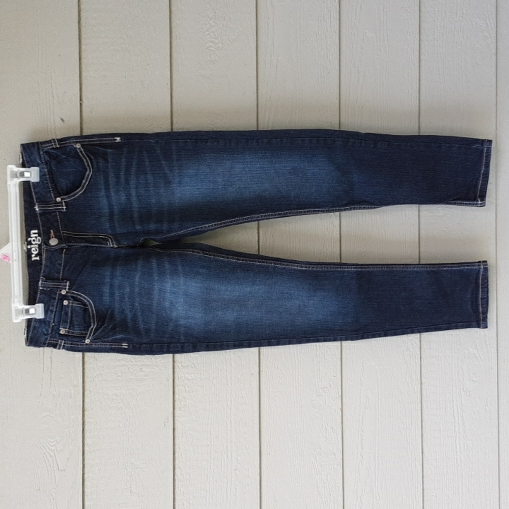 REIGN Dark Blue Jean Womens 7 Short